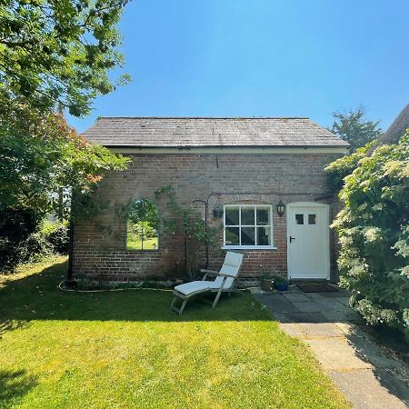 Little Barn Hotel Buckland Newton Exterior photo