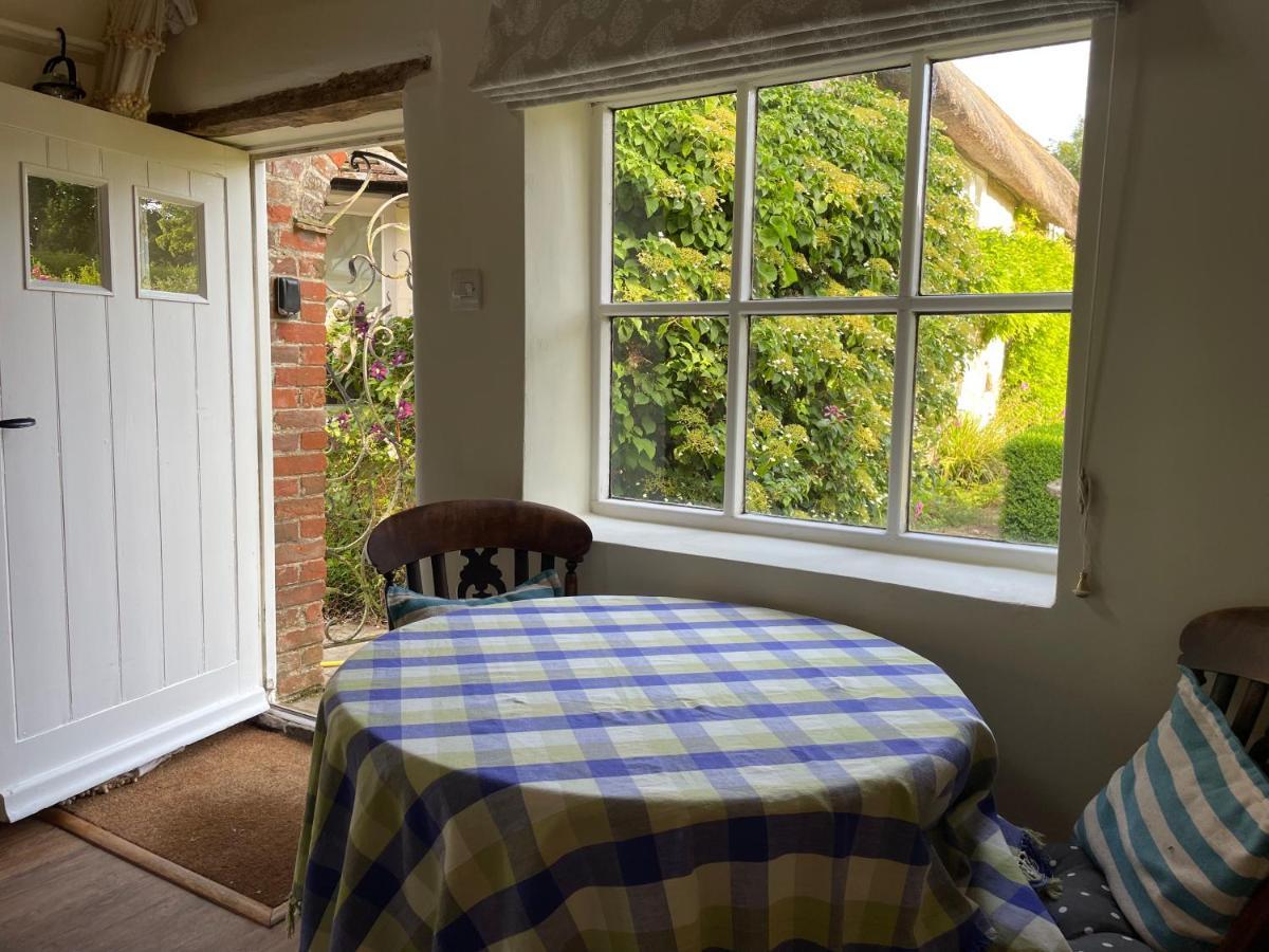 Little Barn Hotel Buckland Newton Exterior photo