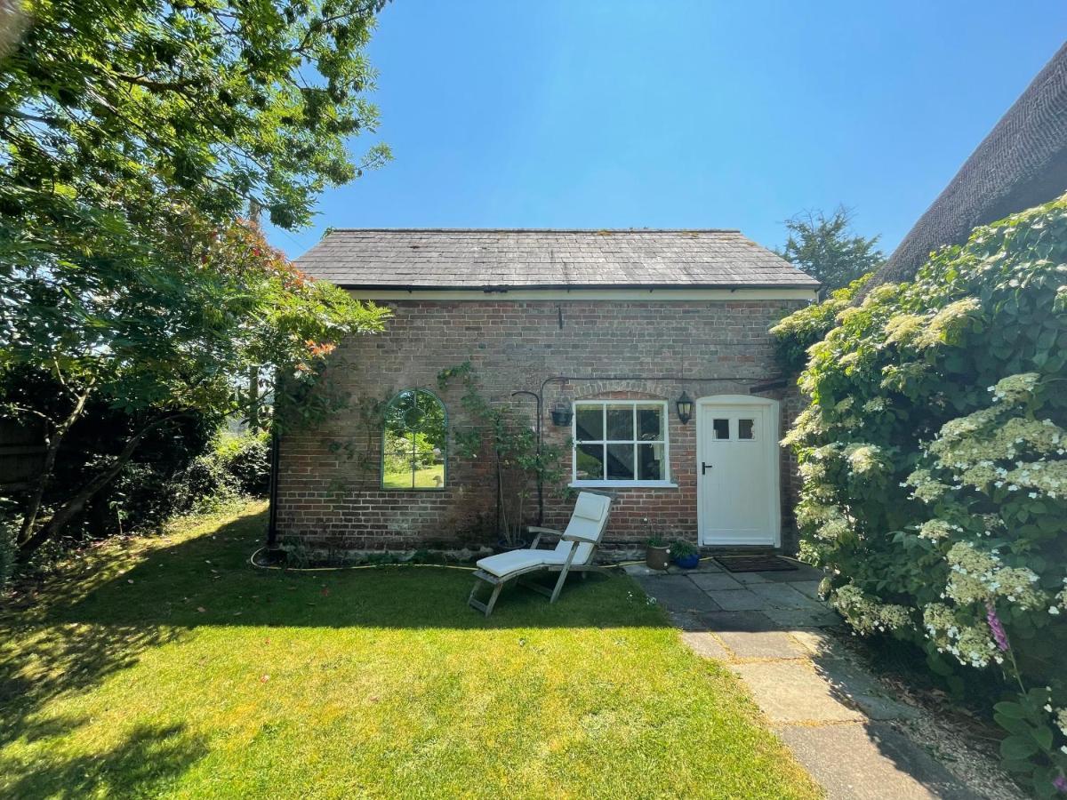 Little Barn Hotel Buckland Newton Exterior photo